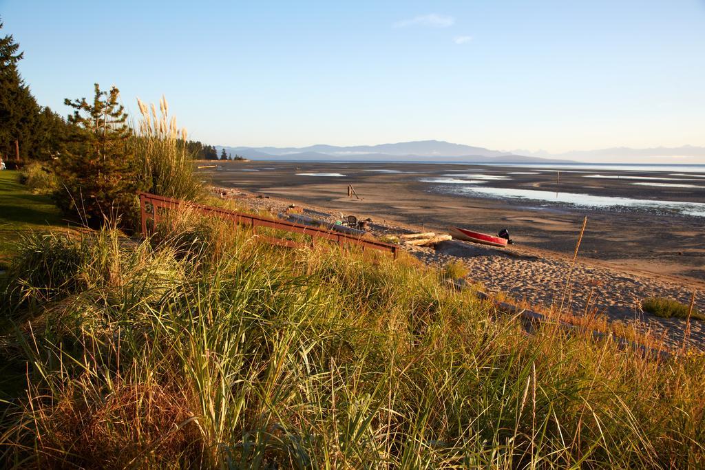 Madrona Beach Resort Parksville Exterior foto