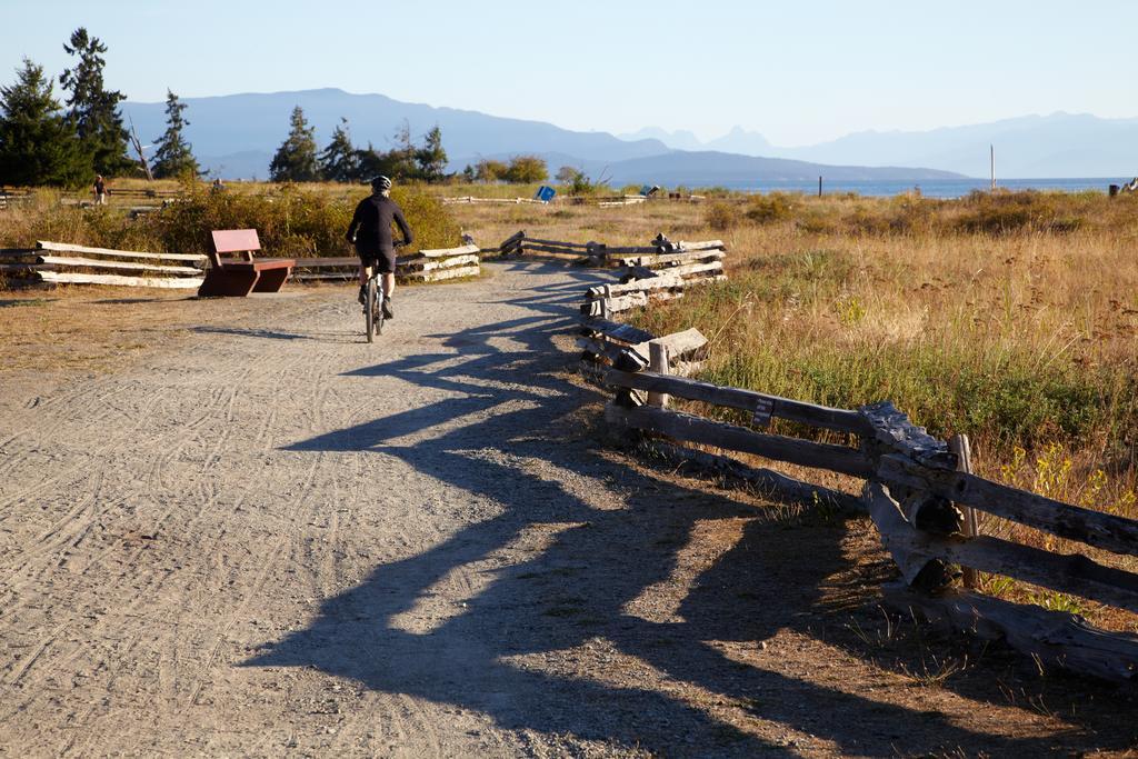 Madrona Beach Resort Parksville Exterior foto