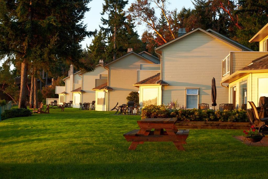 Madrona Beach Resort Parksville Exterior foto