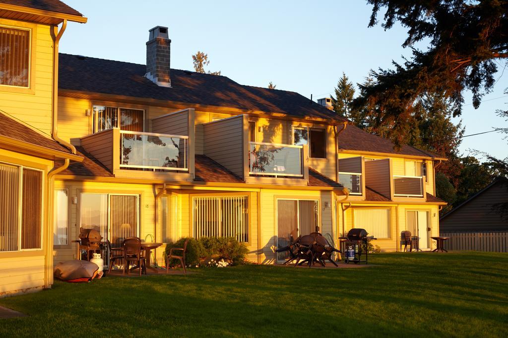 Madrona Beach Resort Parksville Exterior foto