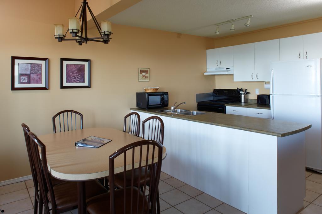 Madrona Beach Resort Parksville Exterior foto