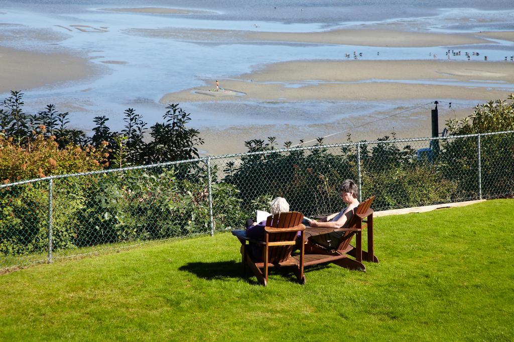 Madrona Beach Resort Parksville Exterior foto