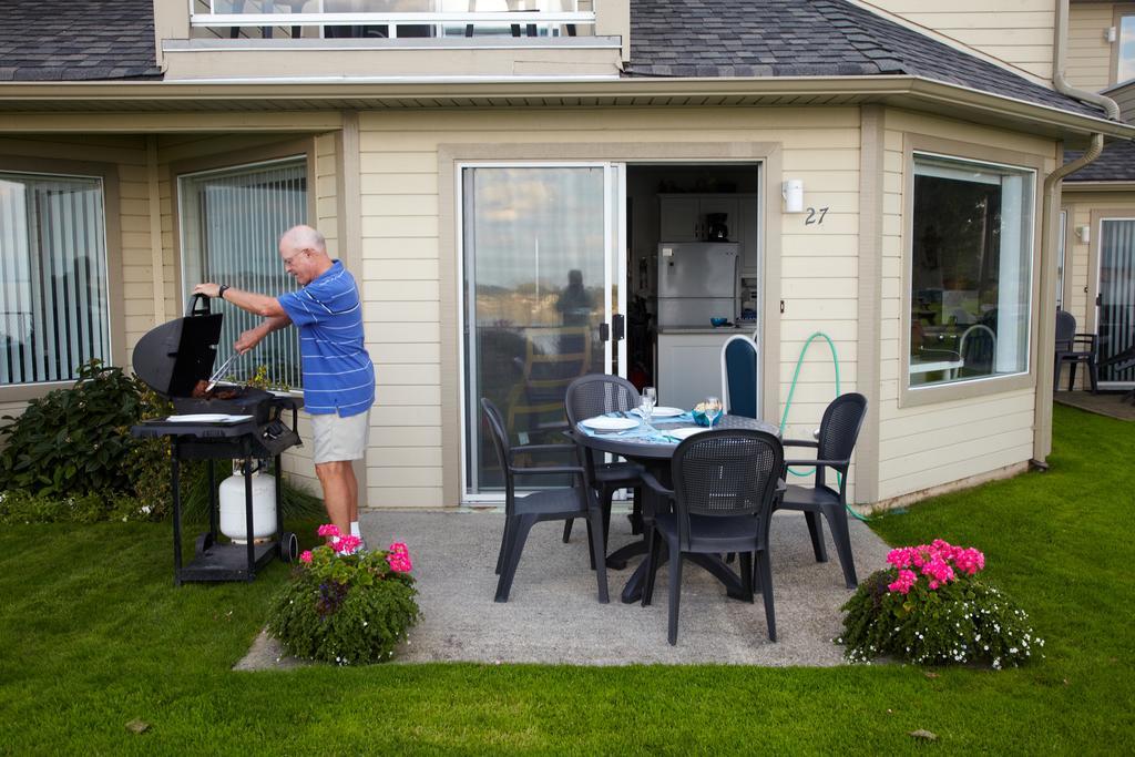 Madrona Beach Resort Parksville Exterior foto